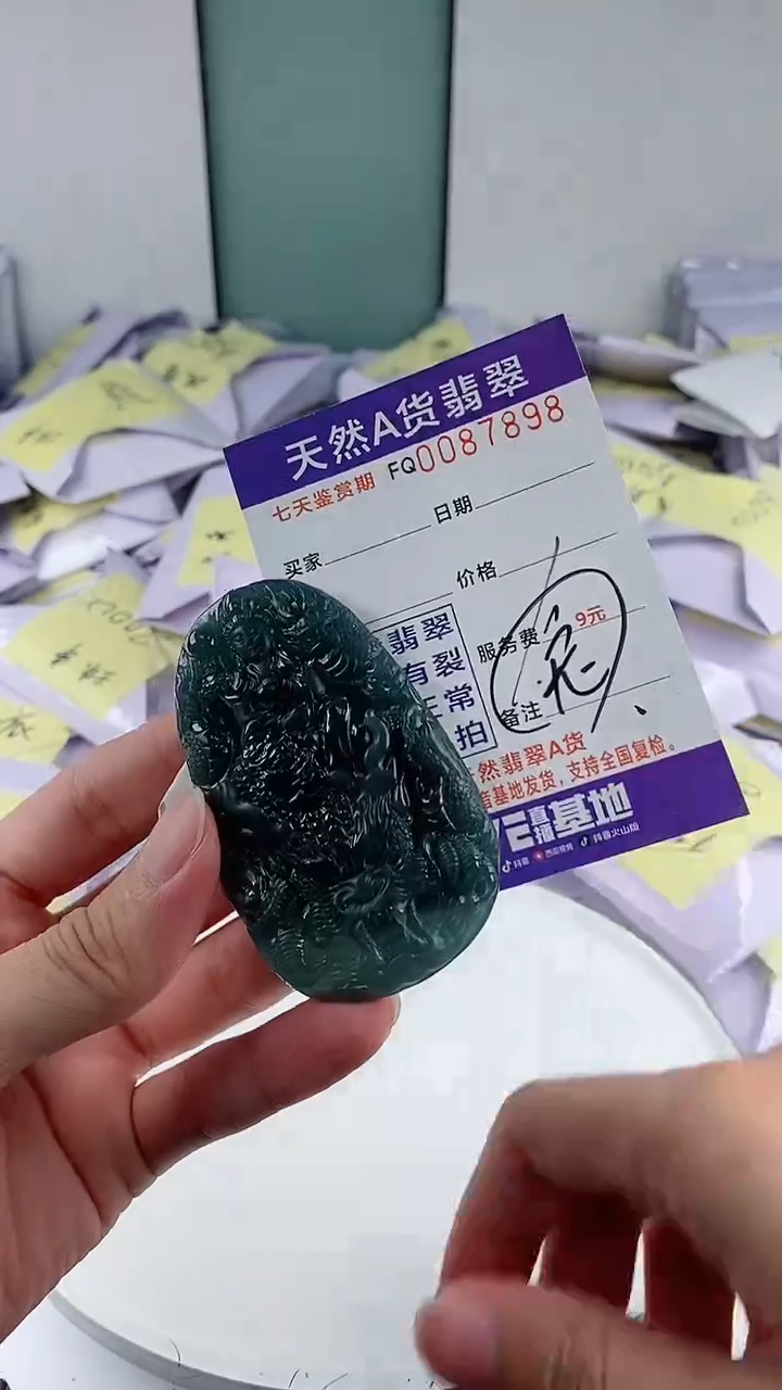 翡翠未镶嵌颈饰                 