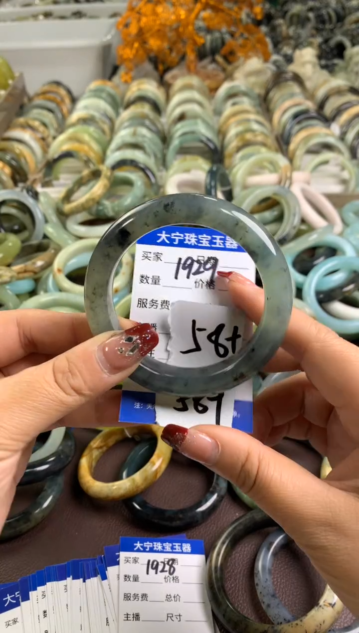 【闪购商品】蛇纹石玉手镯未镶嵌1930