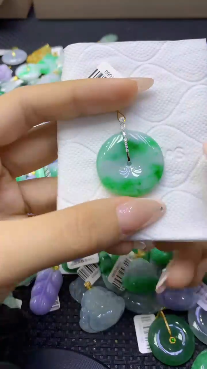 颈饰18K金镶嵌翡翠天然缅甸翡翠A货