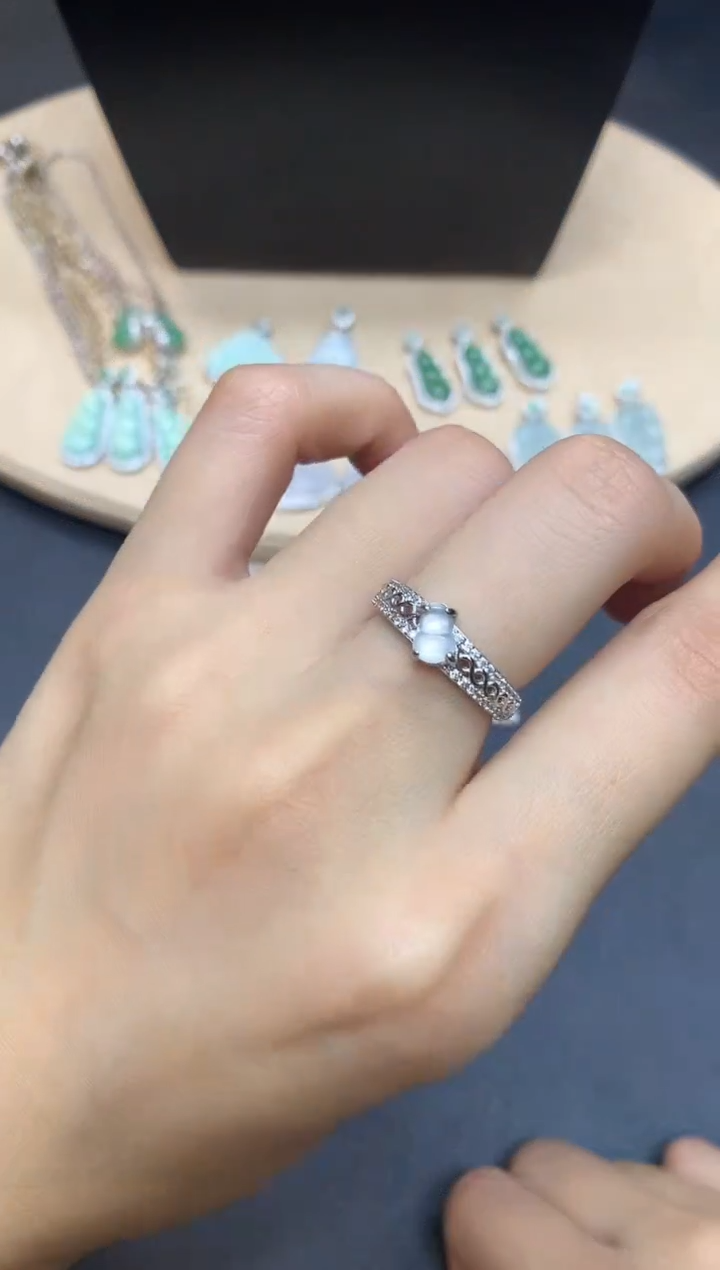 【闪购商品】翡翠戒指银S925镶嵌葫芦【无服务费】