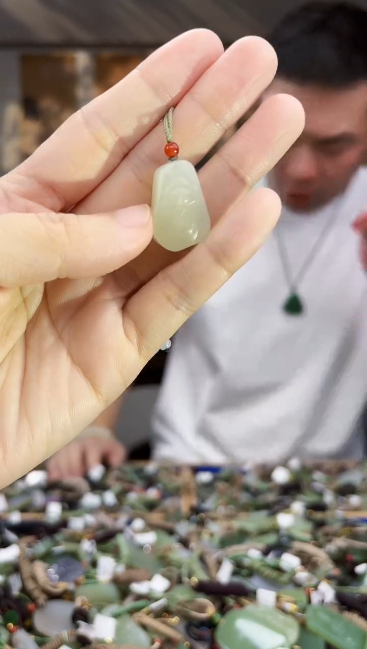 未镶嵌和田玉挂件拍一发一