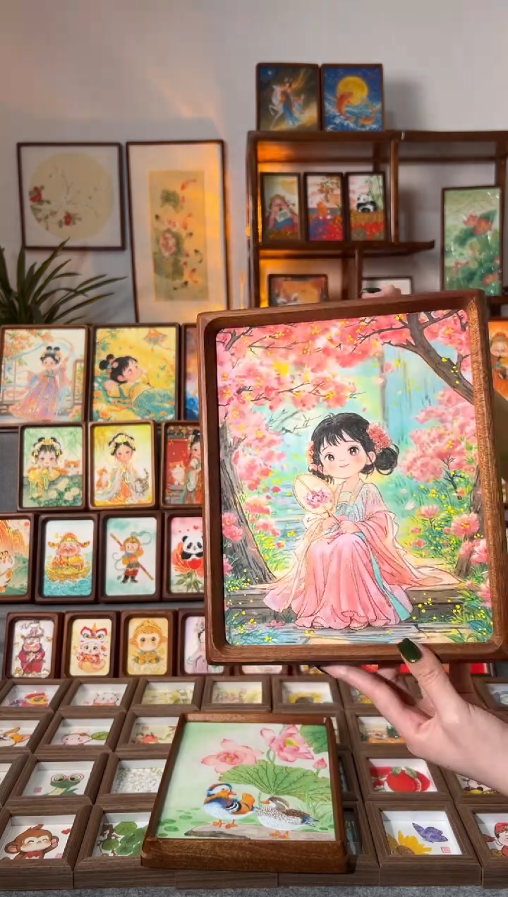 【闪购商品】国画桃花女孩 手绘国画10花梨