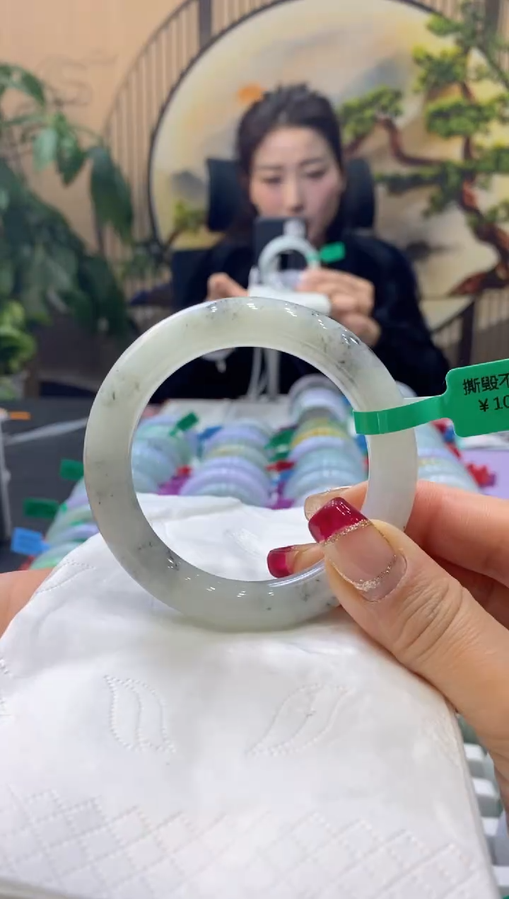 【闪购商品】翡翠手镯未镶嵌99918977