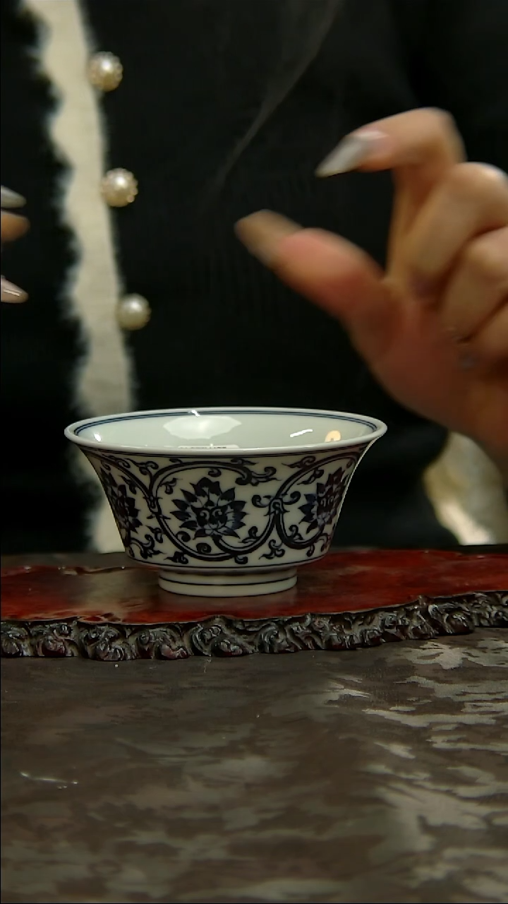 【闪购商品】青花手绘缠枝莲主人杯