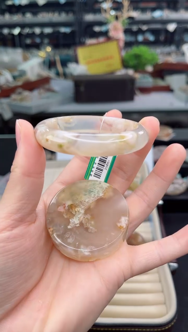 石英质玉未镶嵌手镯52圈口（赠品镯心）3358851