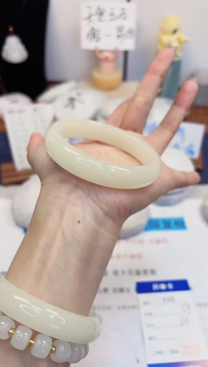 【闪购商品】石英质玉手镯未镶嵌435-玉兰白-圈口60