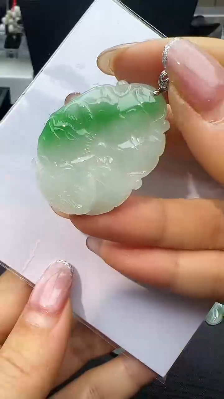 【闪购商品】翡翠颈饰18K金镶嵌莲叶