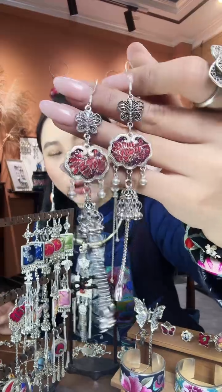 【闪购商品】刺绣纯手工民族风耳环