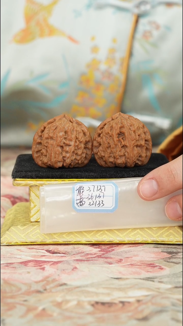 【闪购商品】文玩核桃把件白狮子