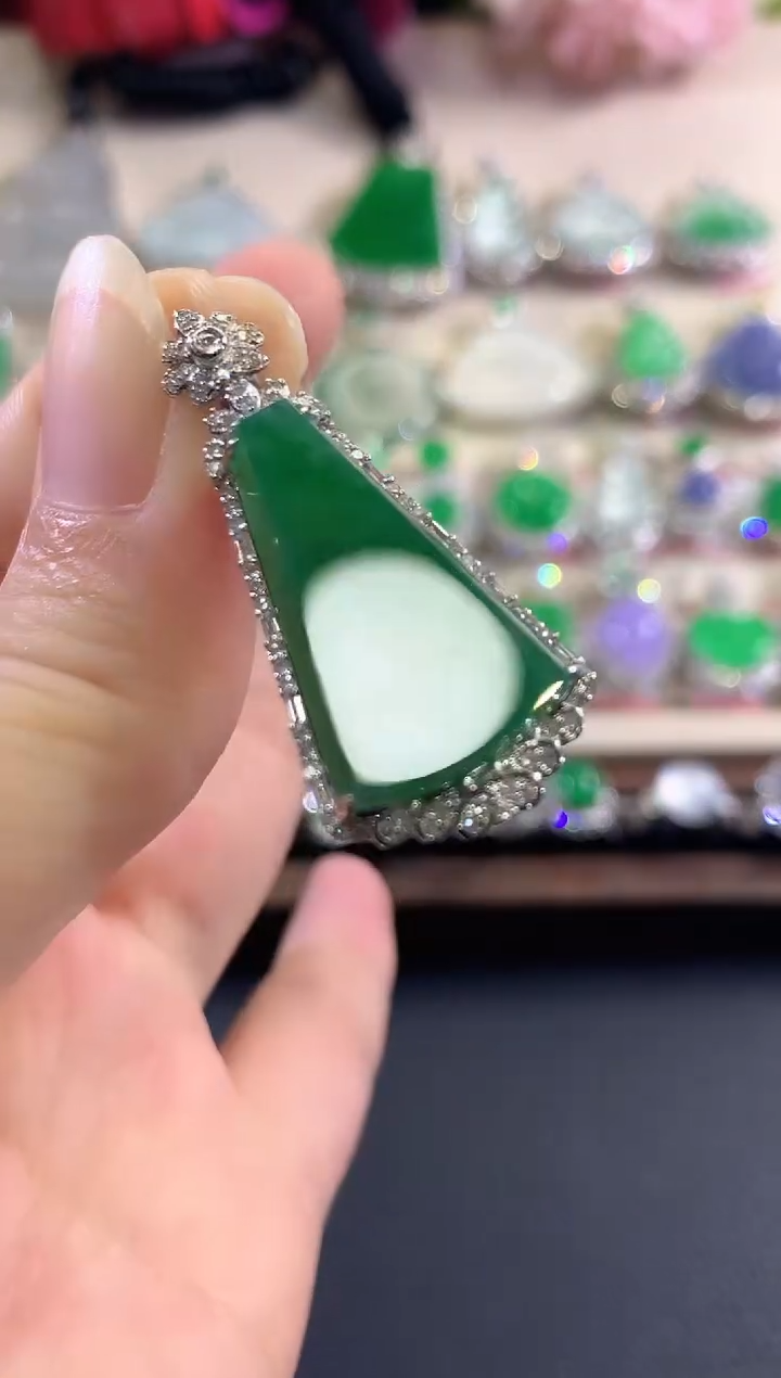 吊坠(不含链)18K金镶嵌翡翠B152