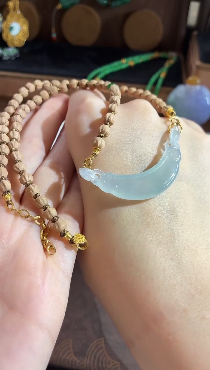 颈饰未镶嵌翡翠吊坠