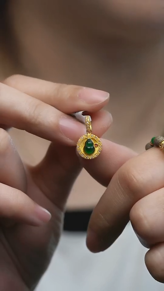 【闪购商品】翡翠吊坠(不含链)未镶嵌多样性其一发货