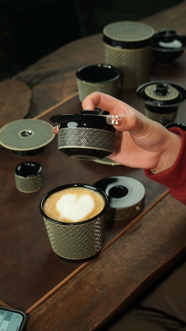 【闪购商品】瓷片李斌 玄色系列 回纹矮盖碗