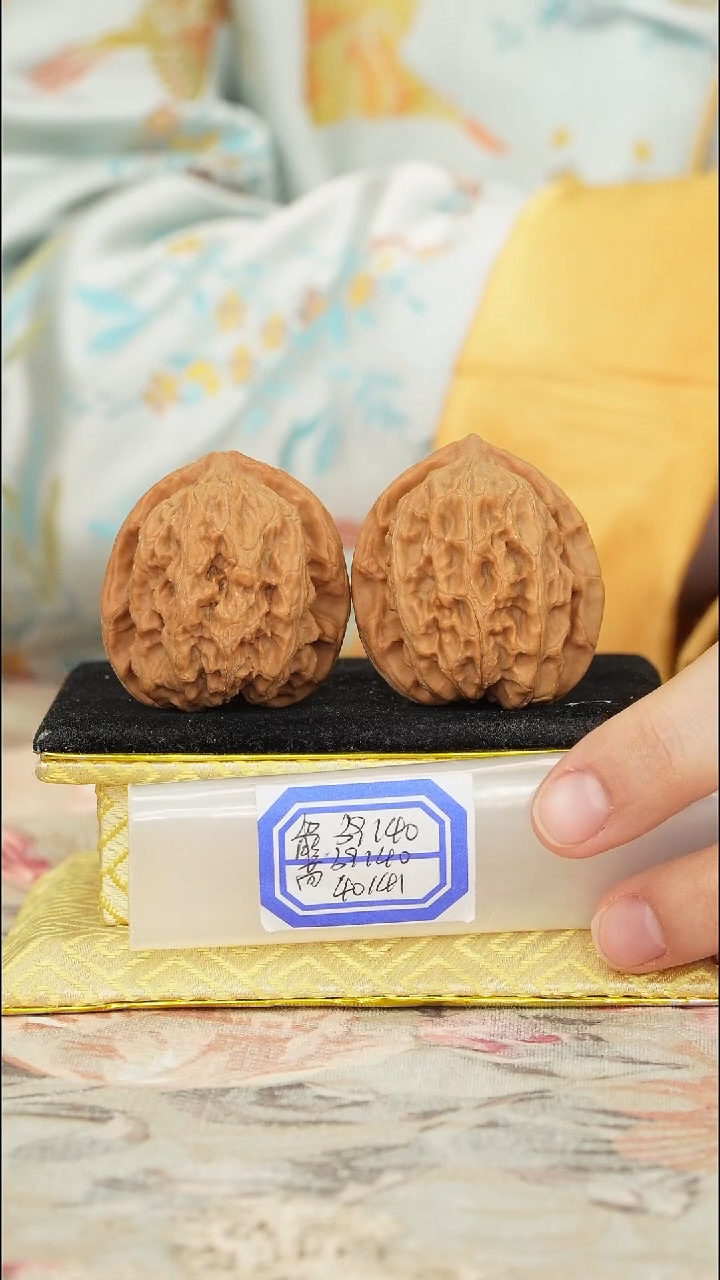 【闪购商品】文玩核桃把件梨木台