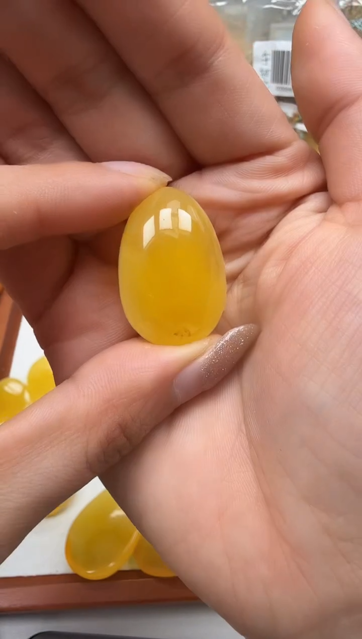 裸石琥珀未镶嵌如图