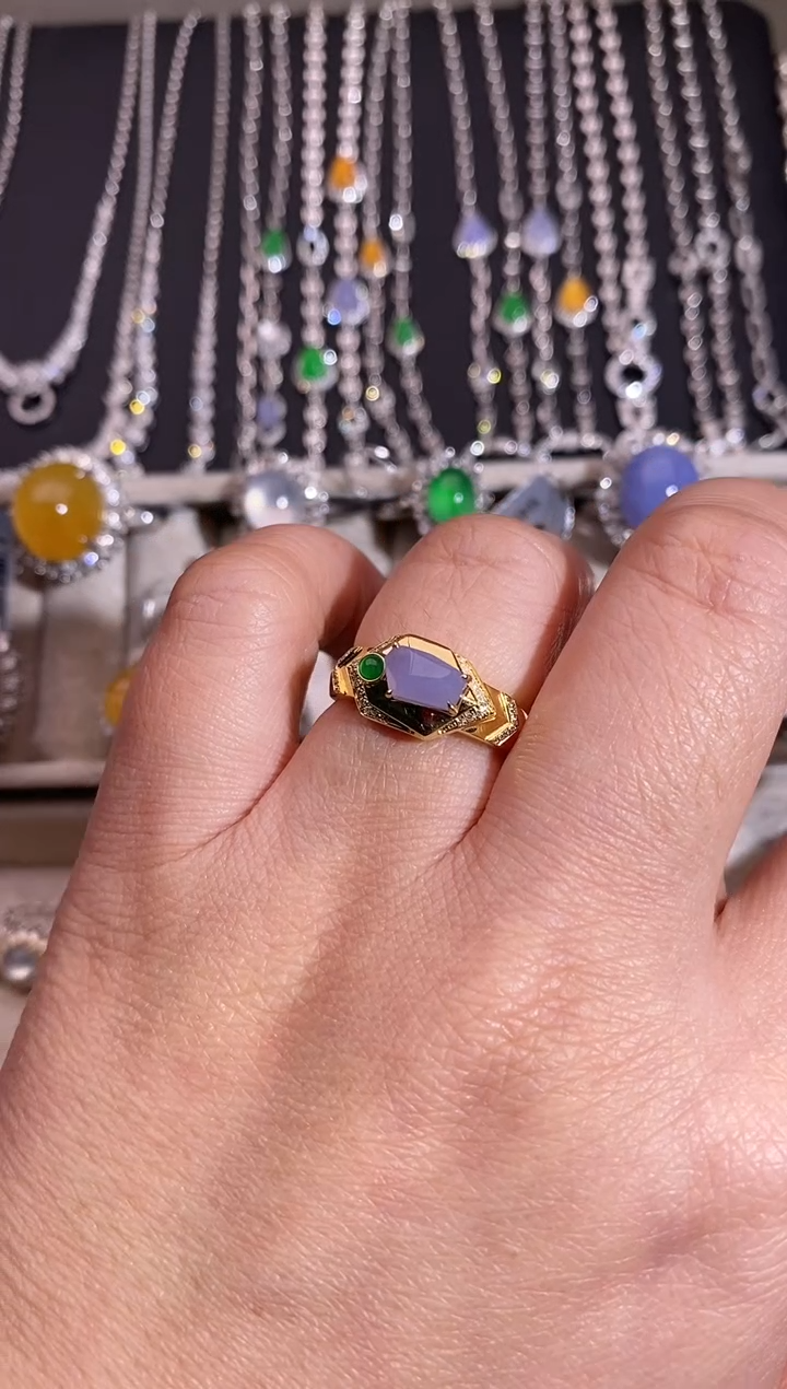 18K金镶嵌戒指翡翠戒指