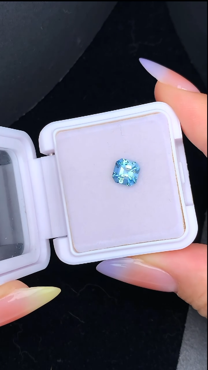 【闪购商品】海蓝宝石裸石未镶嵌1.55克拉