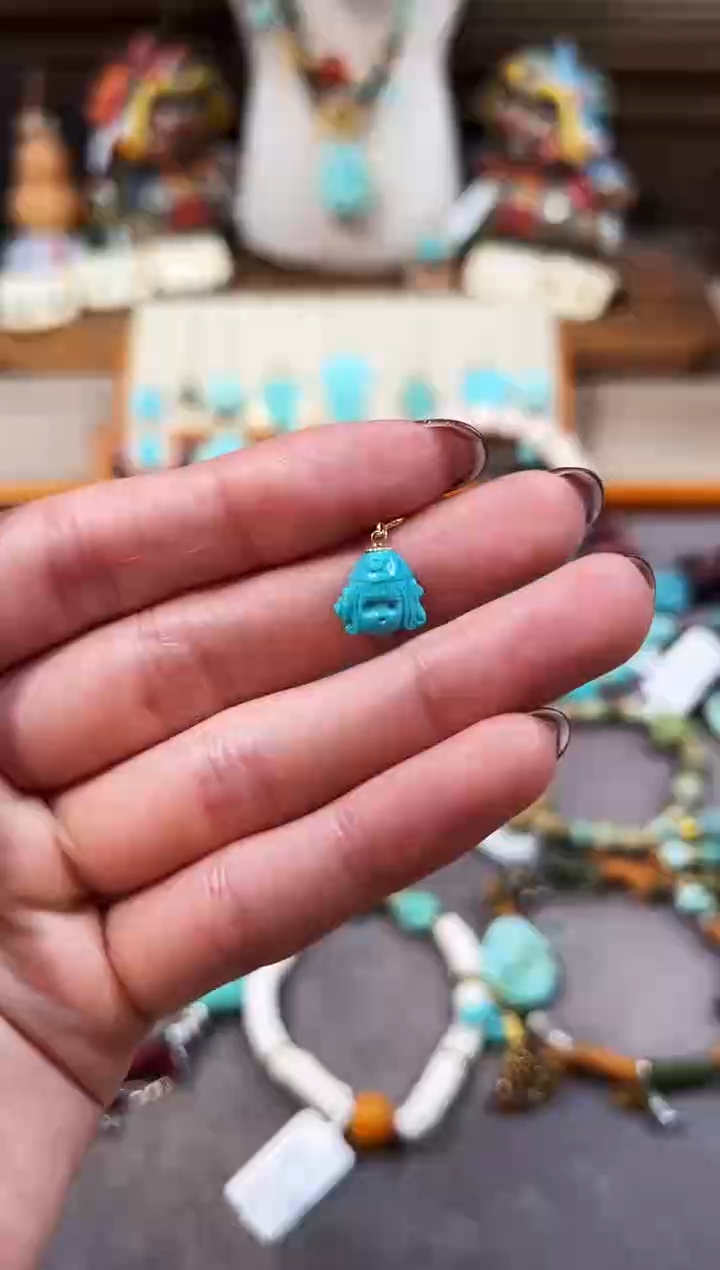 18K金镶嵌绿松石提溜小女巫