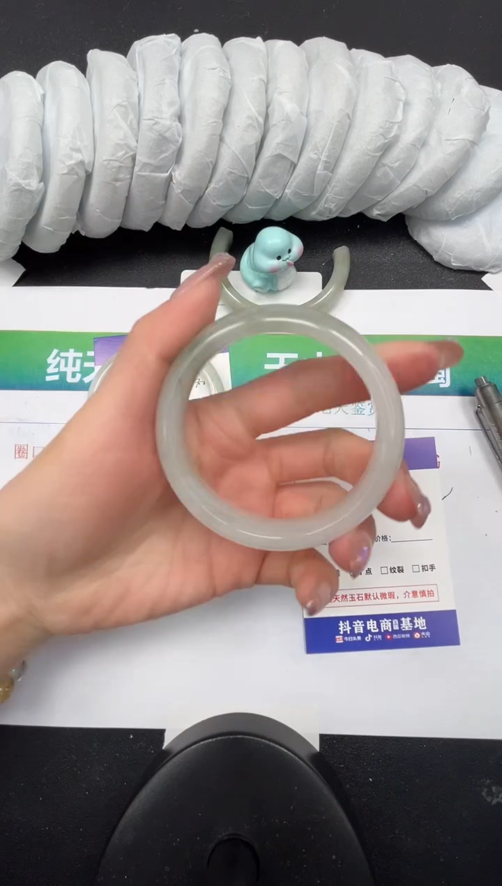 【闪购商品】石英质玉手镯未镶嵌405-56.4