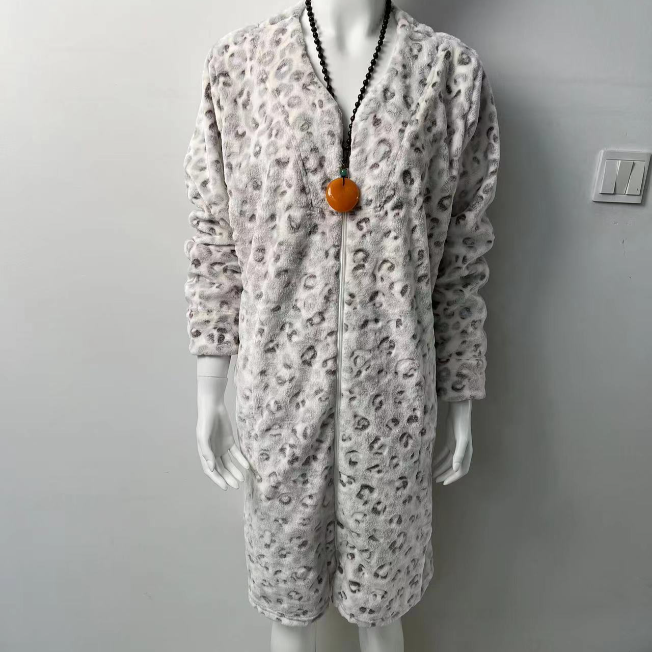 【V领豹纹睡袍】冬款时尚休闲百搭珊瑚绒豹纹长袖睡袍H354