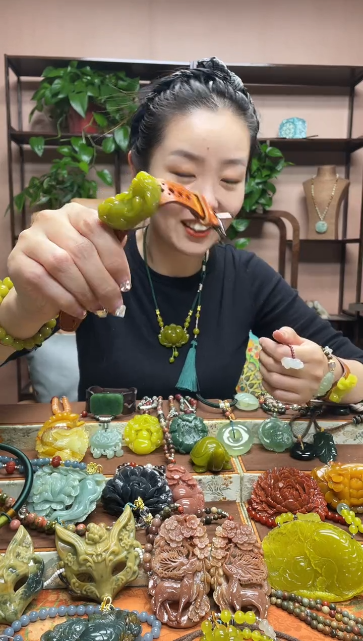 未镶嵌岫玉吊坠多样性发货发其中之一