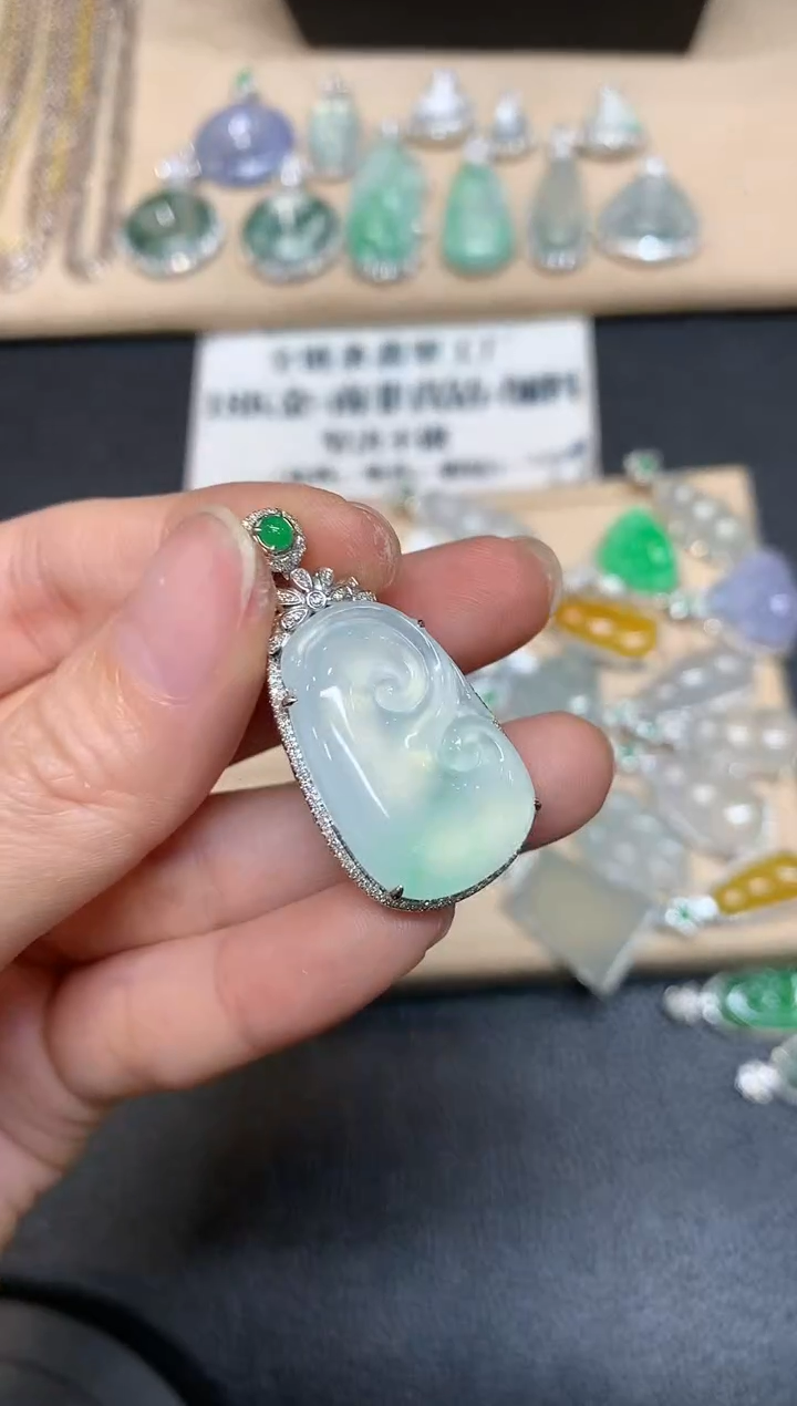 【闪购商品】翡翠颈饰18K金镶嵌如意【无服务费