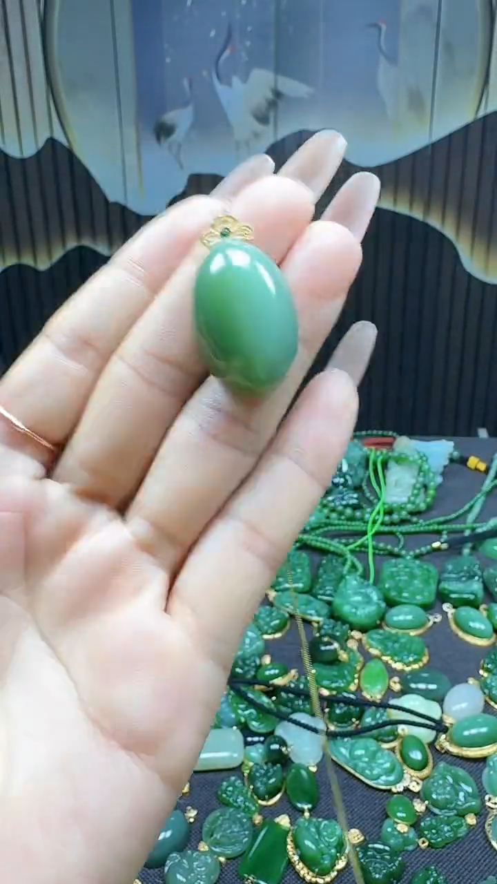 【闪购商品】和田玉挂件18K金镶嵌1