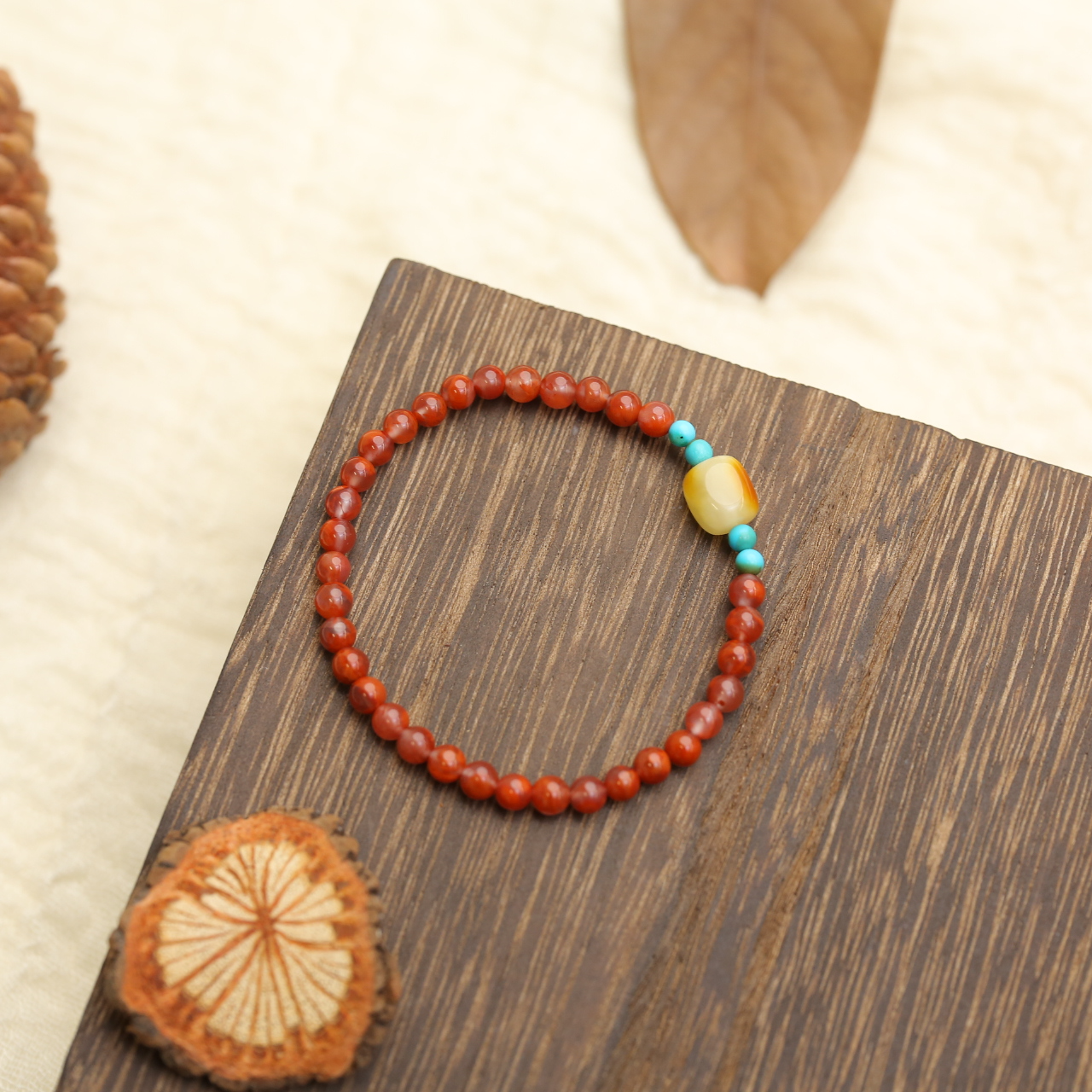 【云边】飘花南红 蜜蜡顶珠手串（多样性发货）