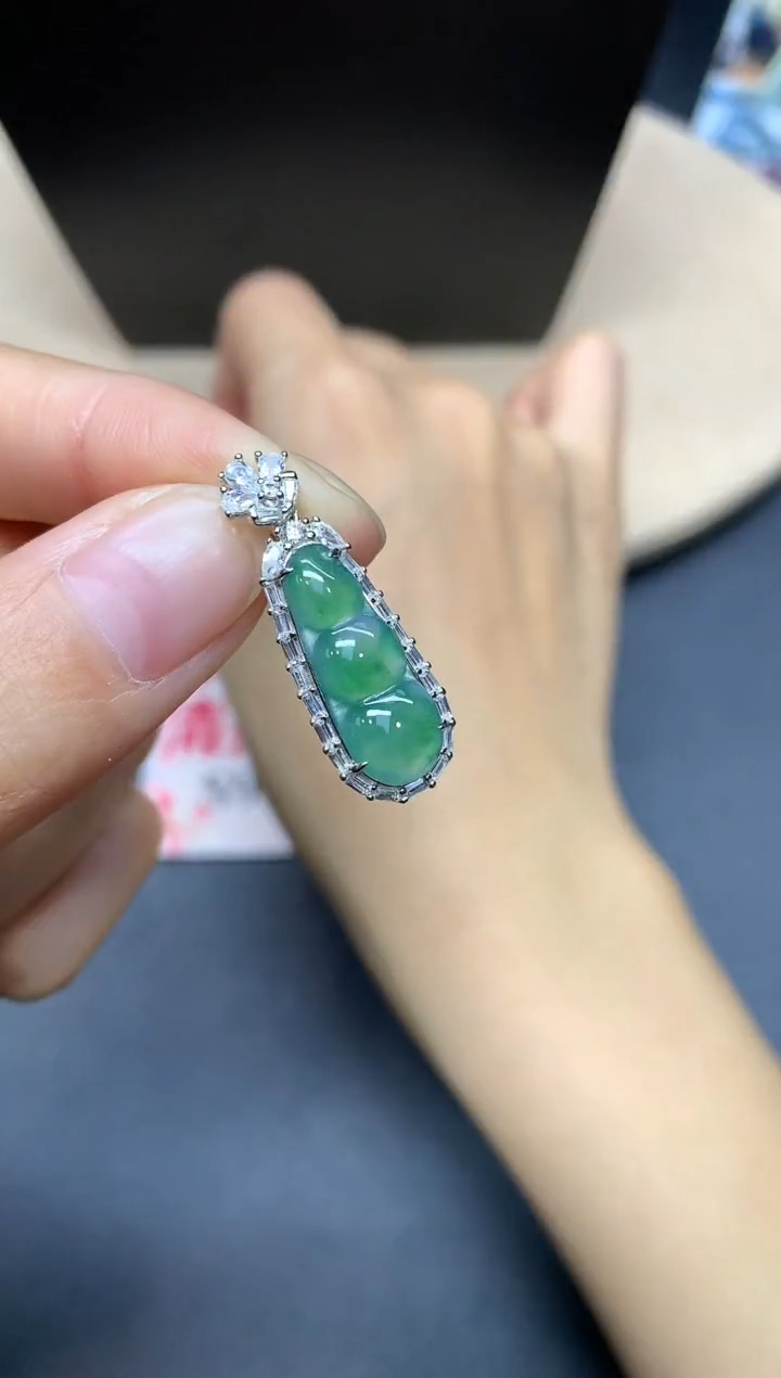 【闪购商品】翡翠吊坠(不含链)银S925镶嵌福豆【无服务费】