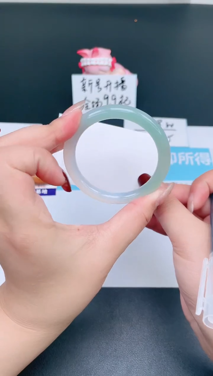 【闪购商品】石英质玉手镯未镶嵌95-53.8