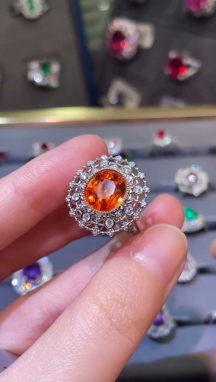 【闪购商品】石榴石（芬达石）戒指18K金镶嵌3.88ct