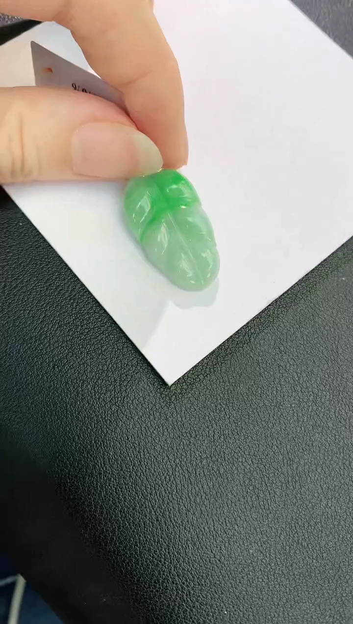 颈饰18K金镶嵌翡翠赠礼盒证书 珍珍