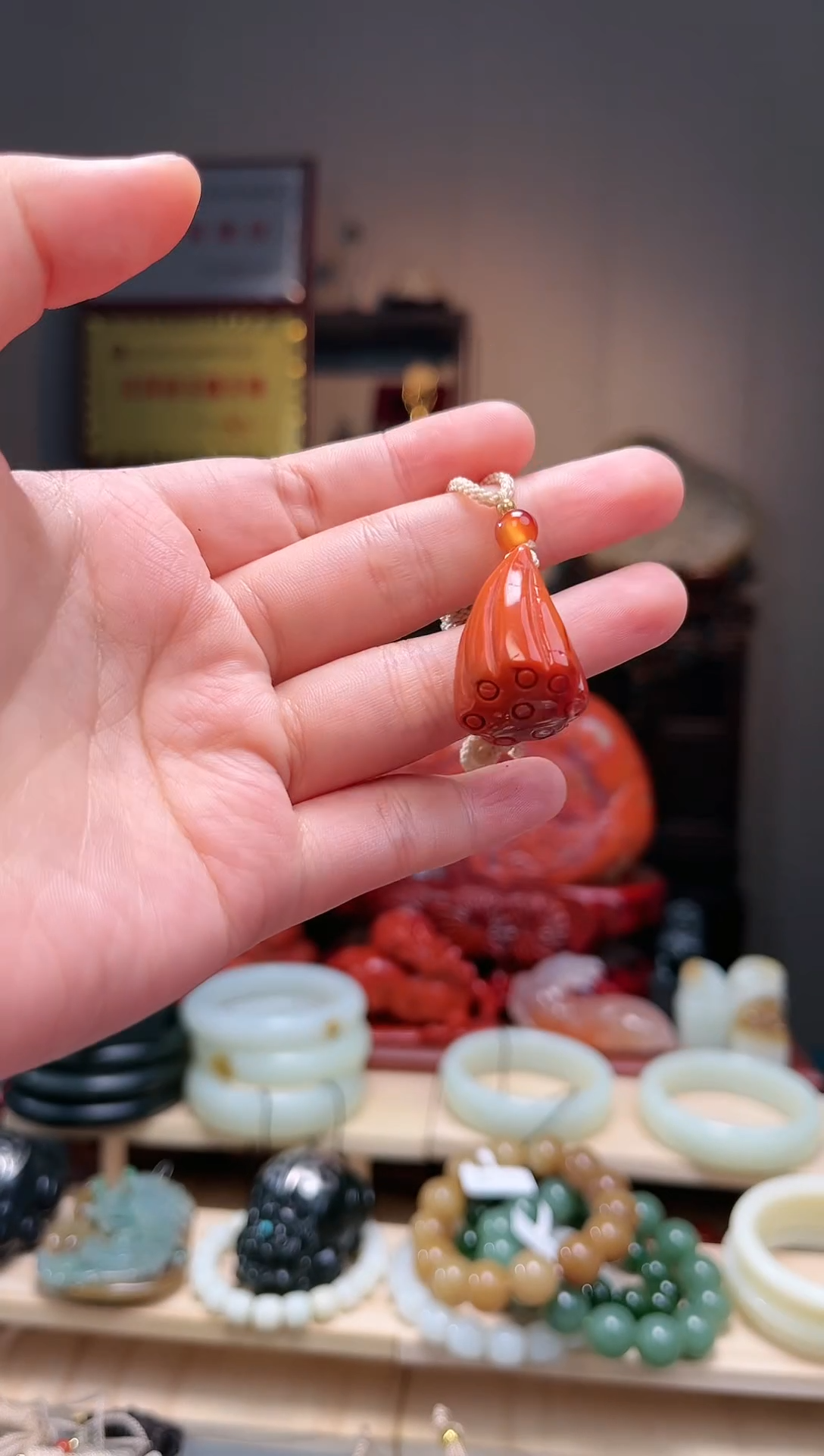 颈饰未镶嵌南红玛瑙吊坠