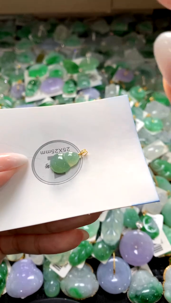 颈饰18K金镶嵌翡翠1111111111111111