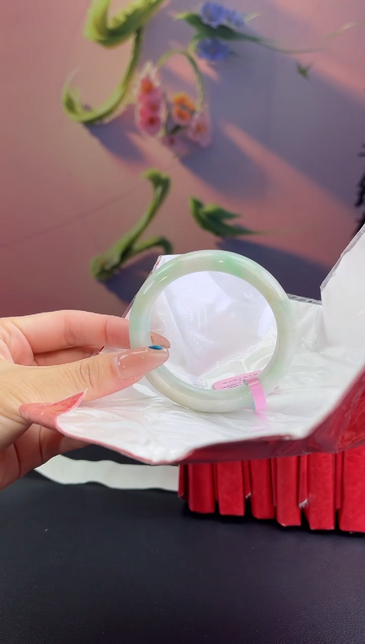 翡翠未镶嵌手镯翡翠手镯(微瑕）