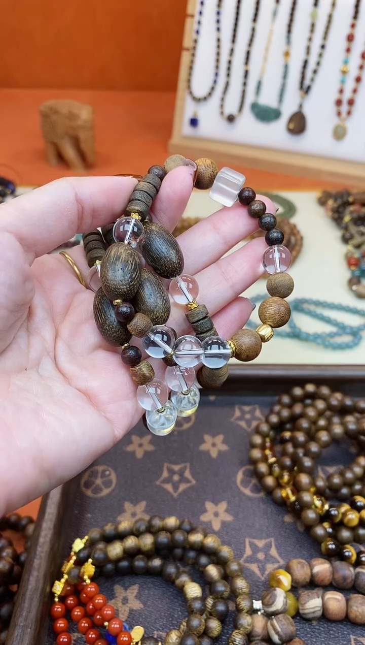 手串檀香木未镶嵌单圈达拉干莺歌绿水晶手串