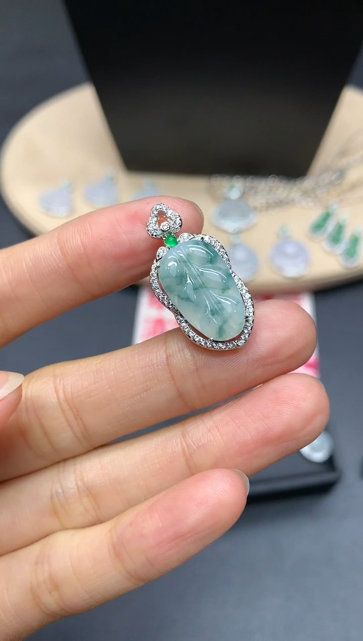 【闪购商品】翡翠吊坠(不含链)银S925镶嵌叶子【多样性发其一】