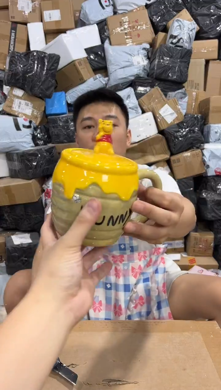 瓷片A款维尼蜂蜜带盖杯