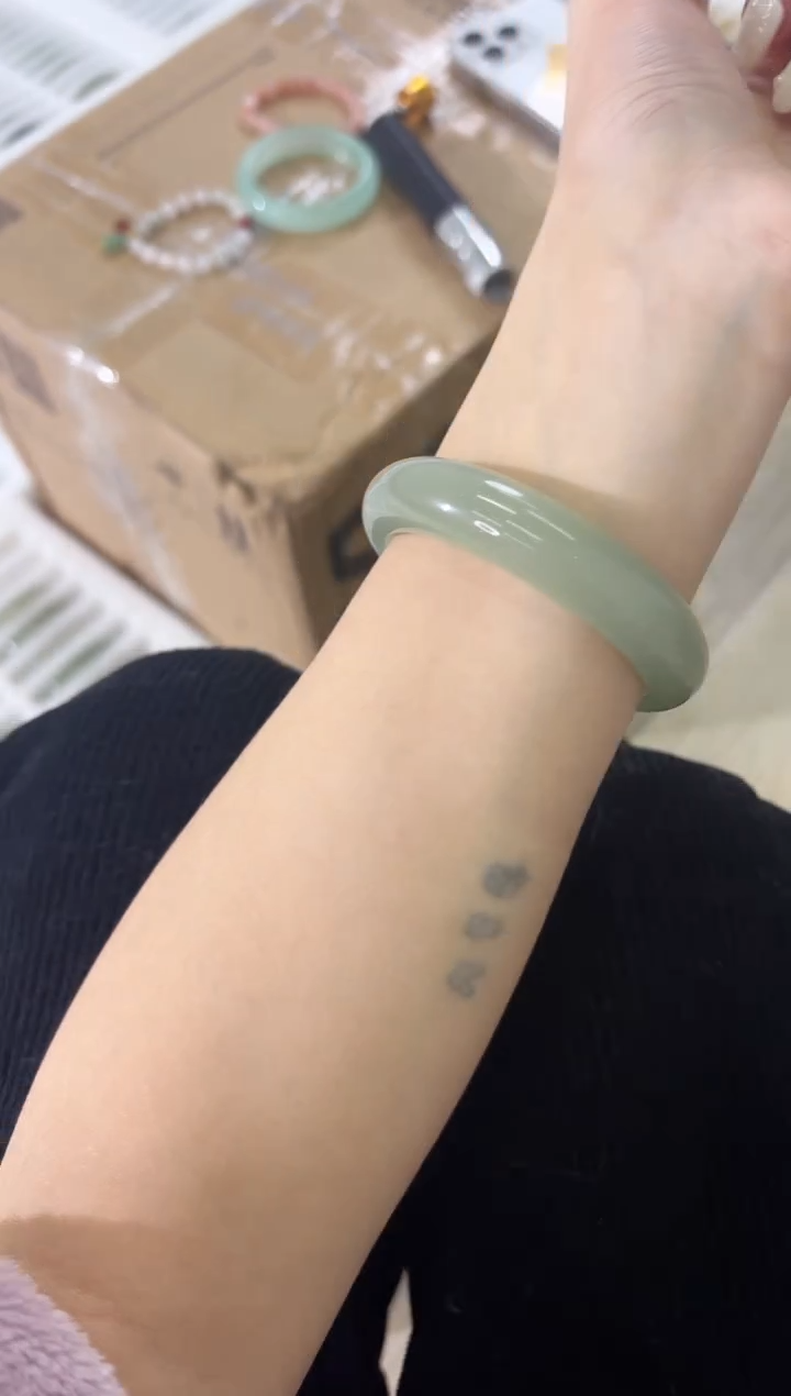 未镶嵌手镯石英质玉144-53D