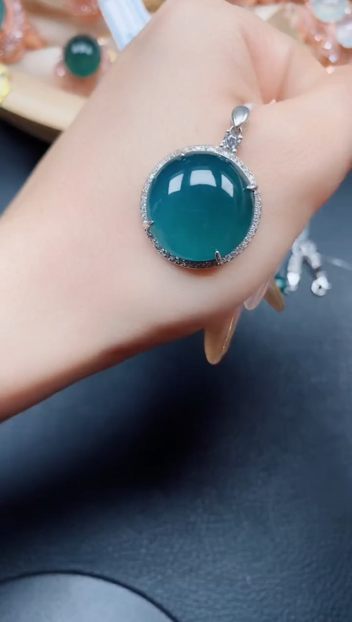 【闪购商品】翡翠吊坠(赠链)银S925镶嵌翡翠