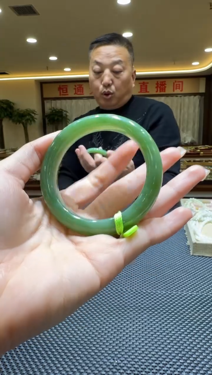 颈饰未镶嵌和田玉手镯56