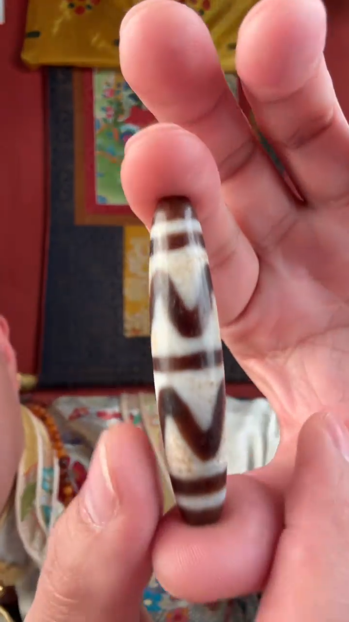 无非金属黑白虎牙天珠