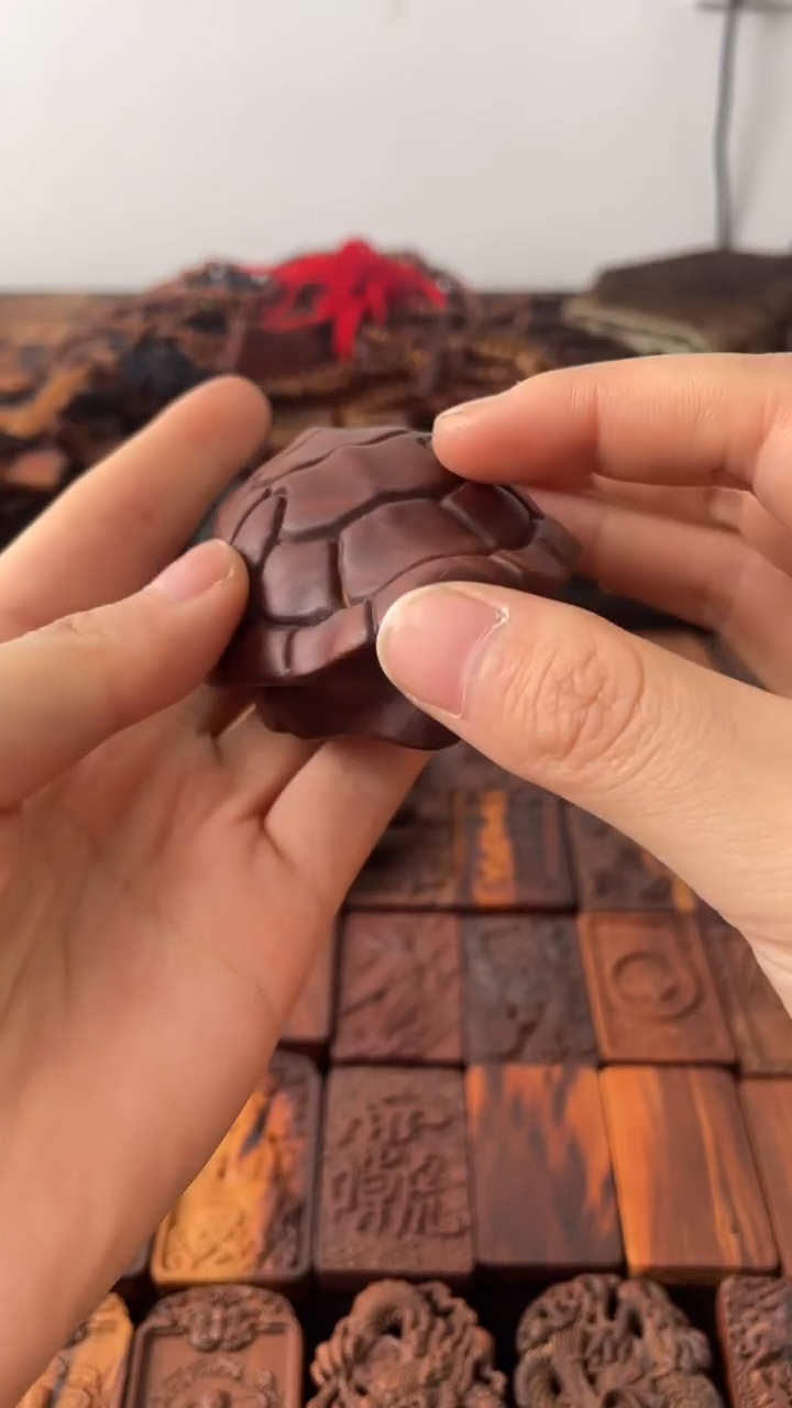 【闪购商品】木枣木老料子富甲天下手把件一个