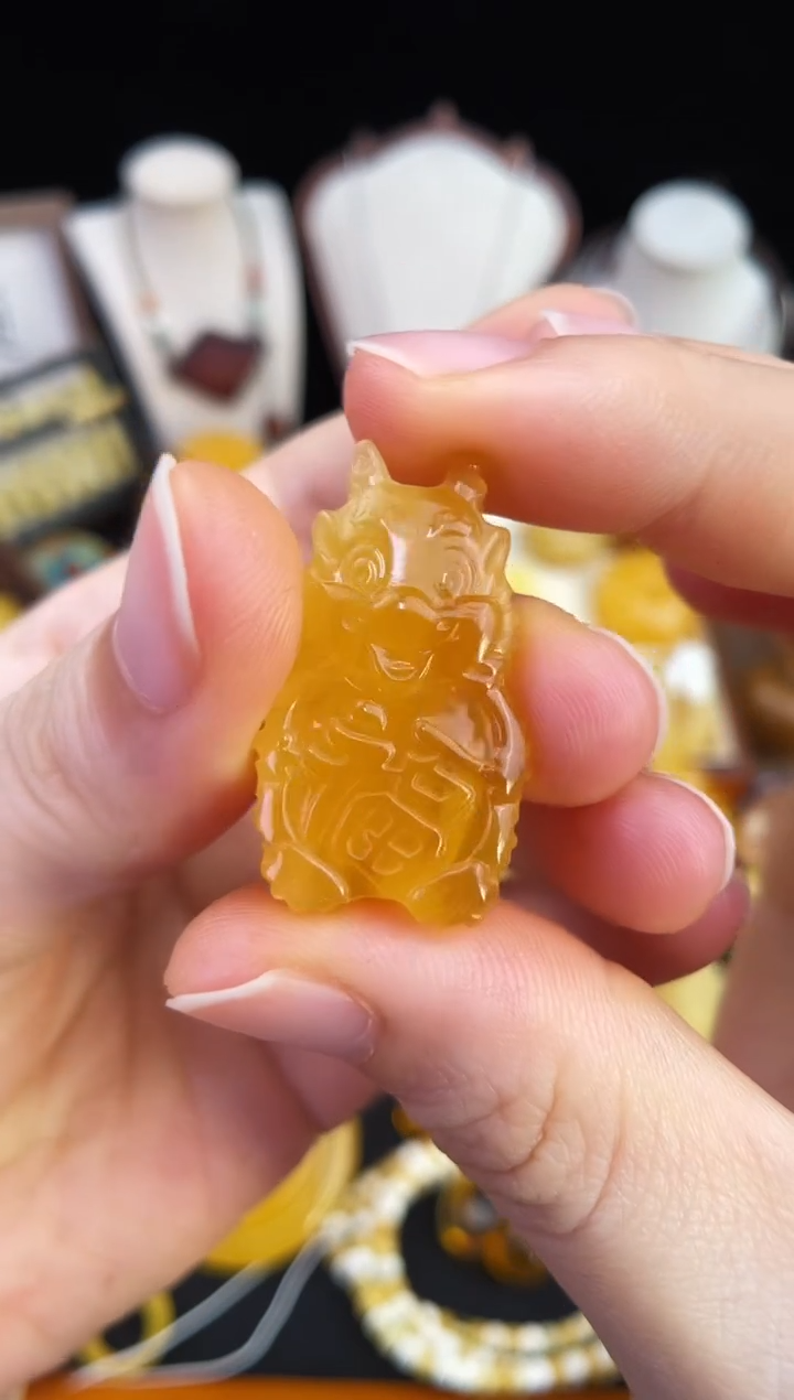 琥珀未镶嵌珠宝奇石柒月