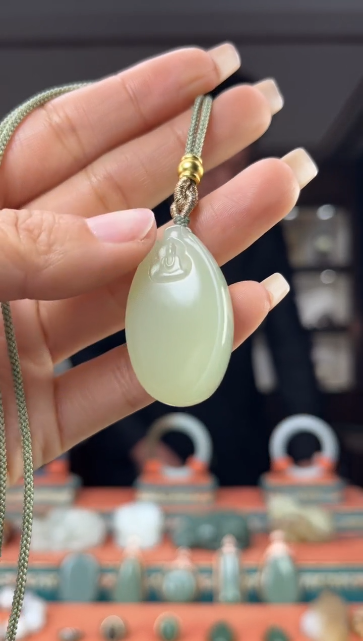 颈饰未镶嵌和田玉佩佩