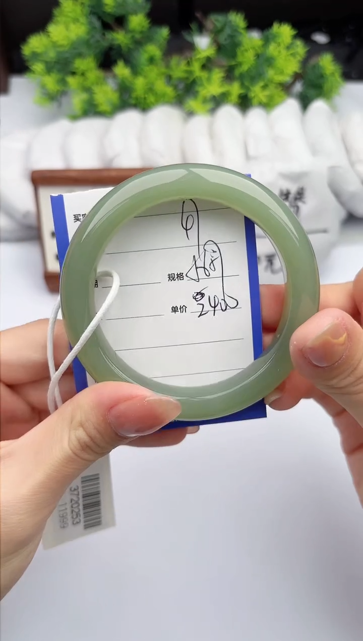 【闪购商品】和田玉手镯未镶嵌柯沛47