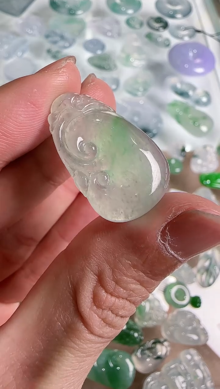 【闪购商品】翡翠吊坠(不含链)未镶嵌··