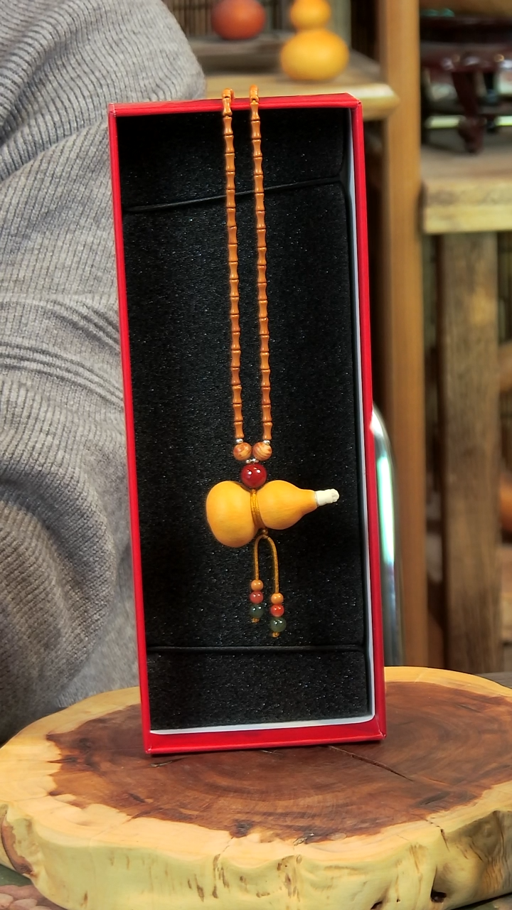 曦**佳古艺高师傅葫芦脖挂 编号182