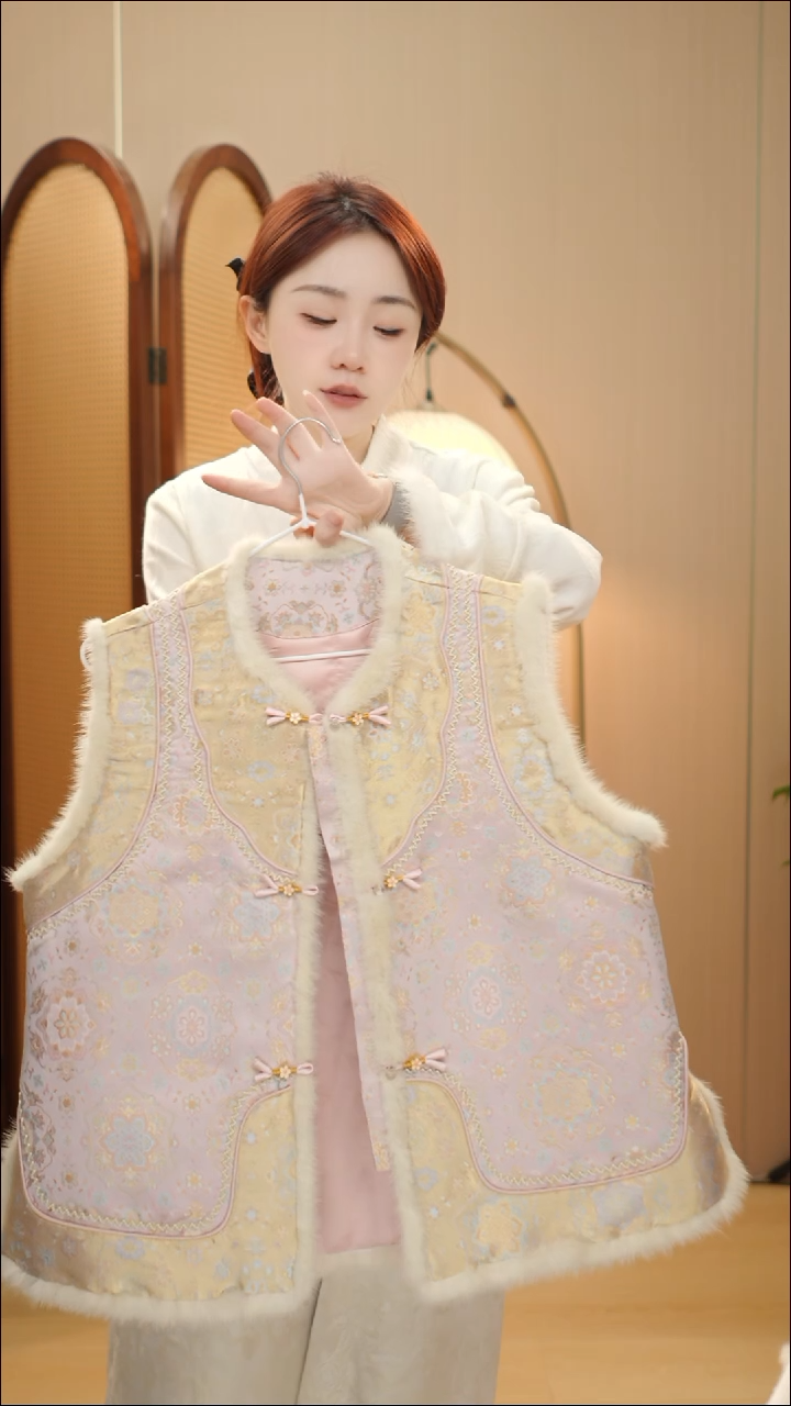 云肩粉宝夹棉马甲  