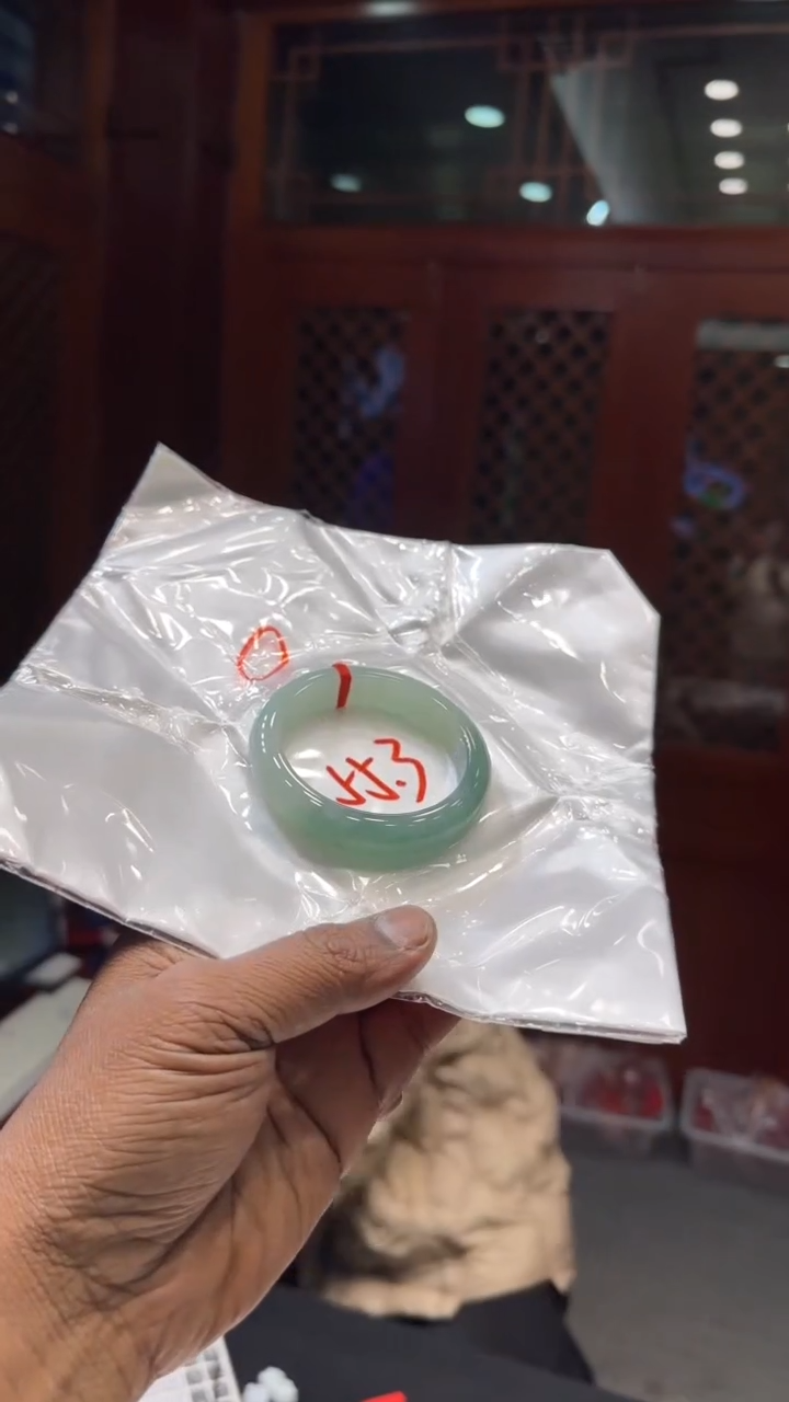 【闪购商品】翡翠手镯未镶嵌手镯